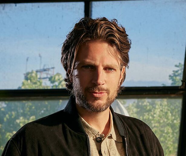 Renze Klamer laat de deelnemers volledig uit hun comfortzone stappen in Het Onbekende