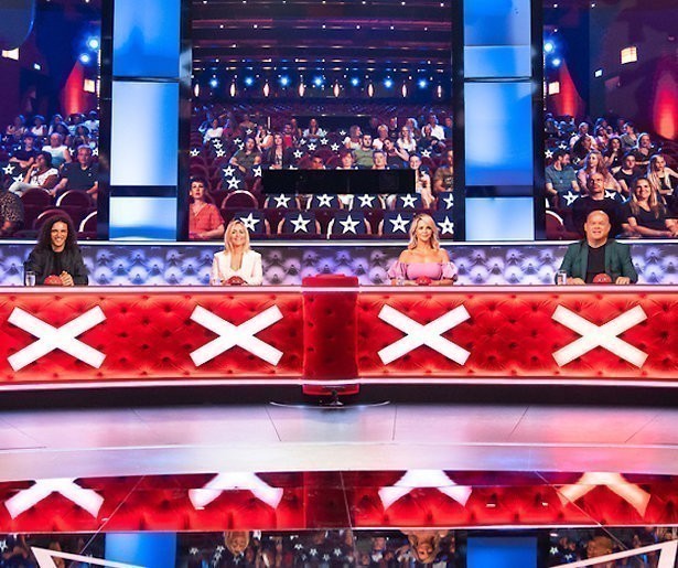 Gevaarlijke goocheltruc gaat bijna mis 