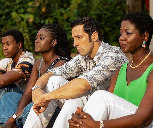 De hitserie Death in Paradise kijk je elke werkdag bij BBC First