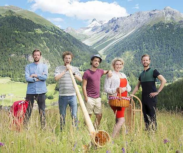 60 plussers daten met Marlijn Weerdenburg in Hotel Romantiek