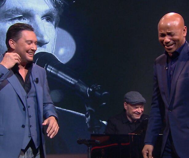 Video: Humberto Tan kondigt Tino Martin aan als Dries Roelvink