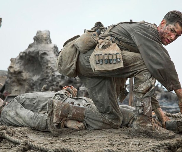 Andrew Garfield weigert een wapen te gebruiken in Hacksaw Ridge
