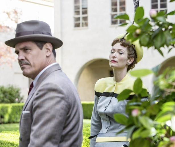 Josh Brolin dresseert Hollywoodsterren in Hail, Caesar!