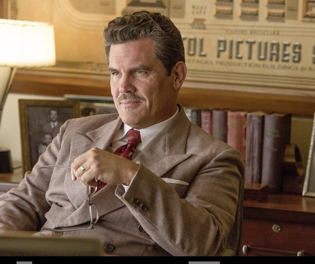 Josh Brolin dresseert Hollywoodsterren in Hail, Caesar!