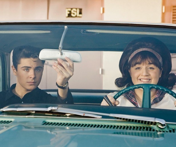 John Travolta stapt helemaal uit zijn comfort zone in Hairspray