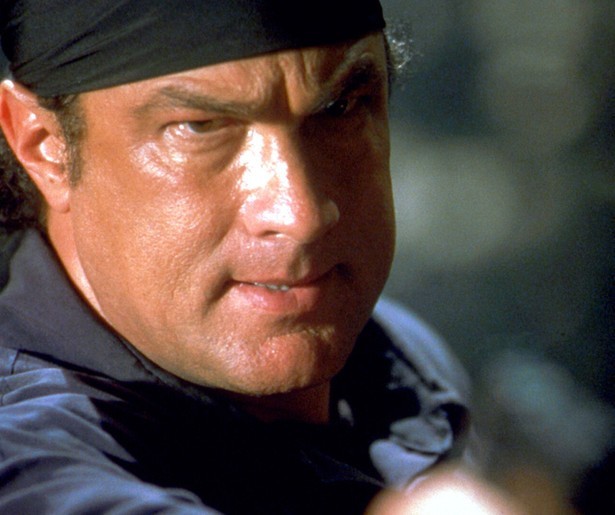 Steven Seagal in de cel in Half Past Dead