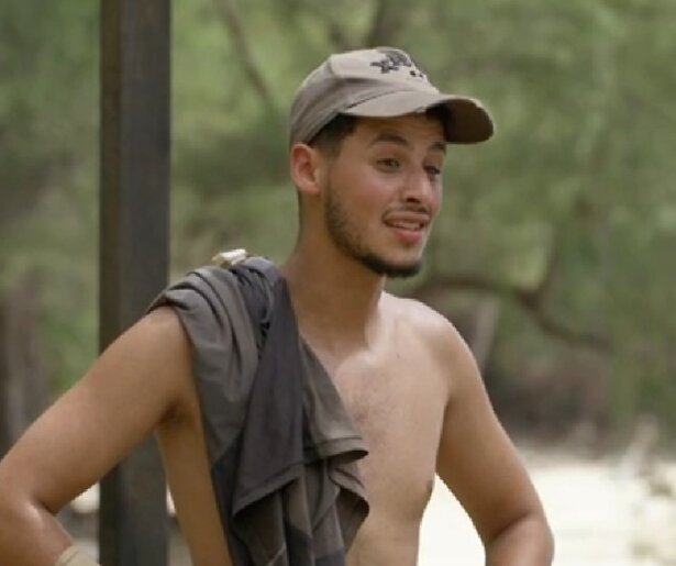 Expeditie Robinson-deelnemer Hamza Othman is moederziel alleen op wraakeiland