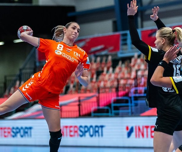 Handbalvrouwen verdedigen hun titel