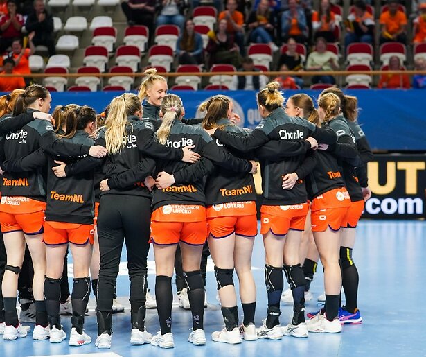 Komen de handbaldames zonder kleerscheuren uit de groepsfase van het EK 2022?