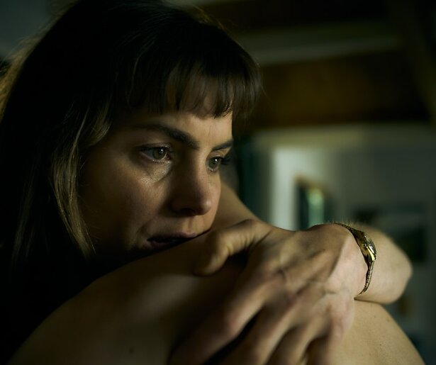 Hannah Hoekstra bedenkt een listig plan in De Ring