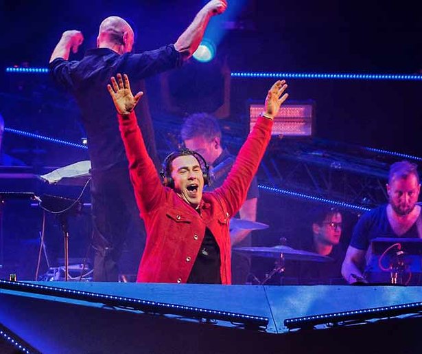 DJ Hardwell reikt Talent Award uit bij Gouden Televizier-Ring 2015