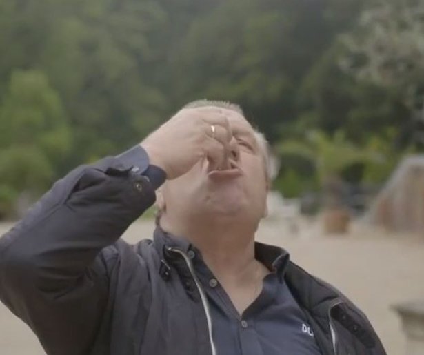 Van der Gijp gaat helemaal stuk op haring etende Boskamp