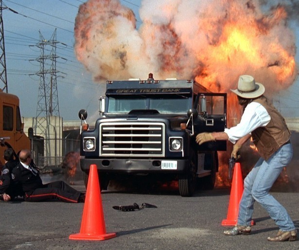 Mickey Rourke en Don Johnson weten van wanten in Harley Davidson-film