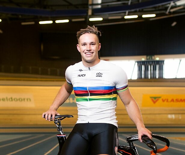 Baanwielrenner Harrie Lavreysen doet mee met een testje in Test Case