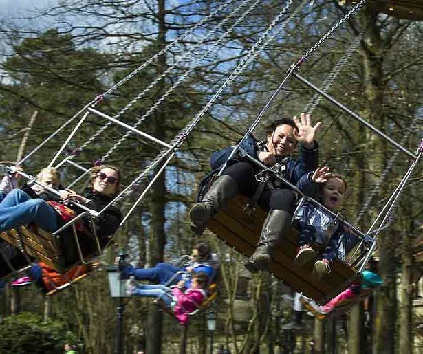 YouTube-hit: Prins Harry draait rondjes in zweefmolen