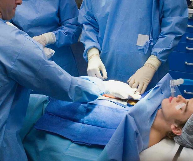 Hayden Christensen is in Awake bij kennis tijdens een hartoperatie