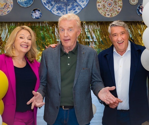 Strooien met suiker in Heel Holland Bakt