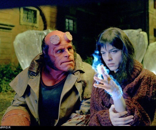 Ron Perlman strijdt als Hellboy tegen het kwaad