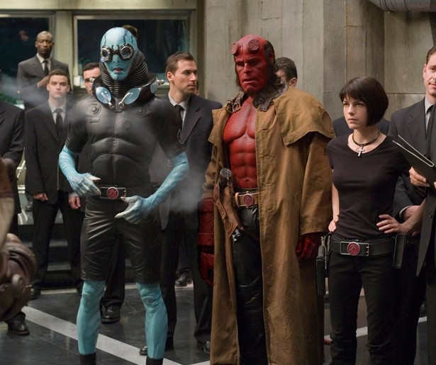 Ron Perlman neemt het op tegen een snode elfenprins in Hellboy II: The Golden Army