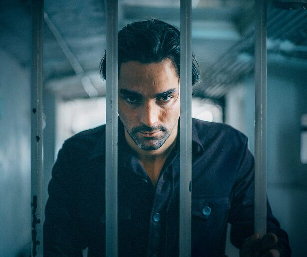 Mark Baanders belandt in de isoleercel in Hel of Hotel