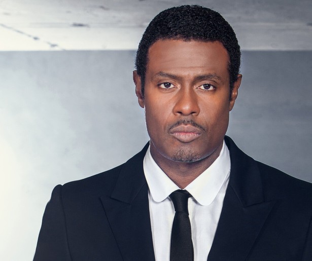 John Williams krijgt te maken met rouwende ouders in Help, Mijn Man Is Klusser