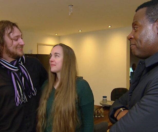 John Williams helpt Marc en Fenneke uit hun nachtmerrie in Help, Mijn Man Is Klusser