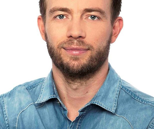 NPO 1 scoort met voetbal en Ik vertrek