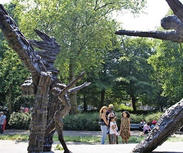 Herdenken zonder publiek en festival
