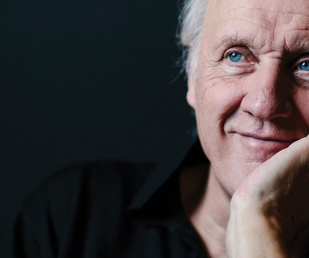 Omroep MAX zendt jubileumvoorstelling Herman van Veen uit