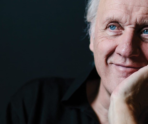 NPO 1 zendt op deze datum de tv-registratie uit van Herman van Veen Viert 600 Keer in Carré