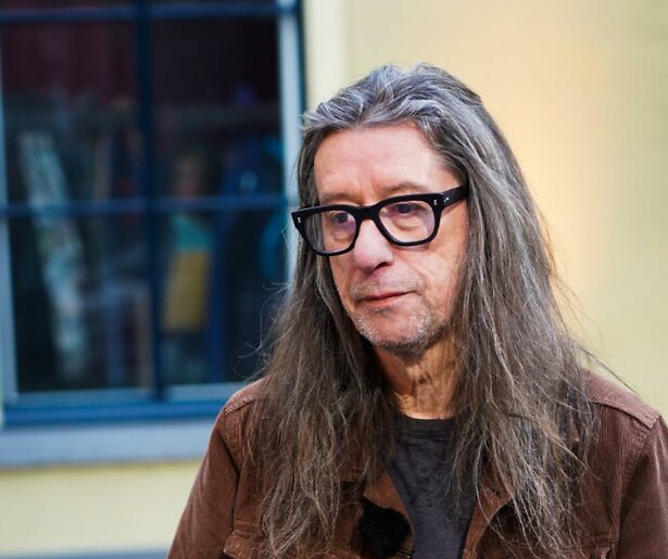 Herman Brusselmans test zijn muziekkennis in Top 200 Quiz