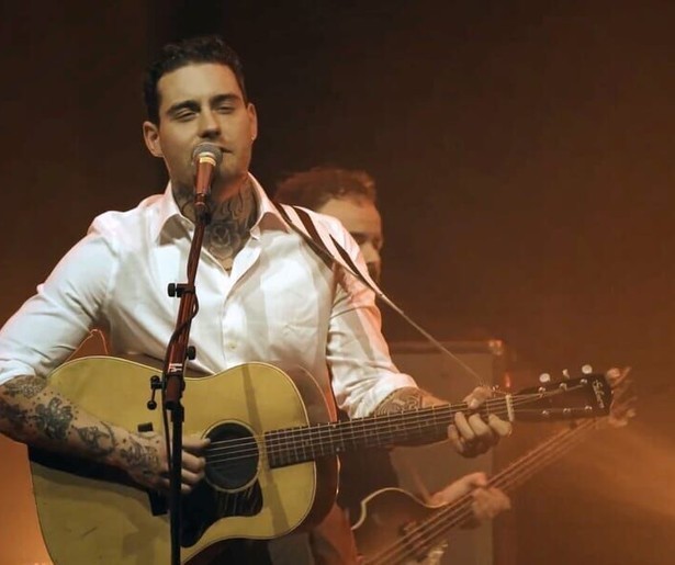 Douwe Bob openhartig over zijn alcoholverslaving in Het Jaar van Douwe Bob