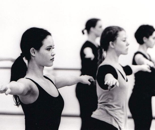Jaap Jongbloed zoekt danseres Noi Pakon op in Het Mooiste Meisje van de Klas