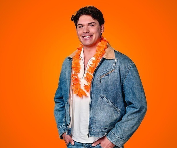 Sam van Royen debuteert als presentator van het WK-programma Het Oranje Café