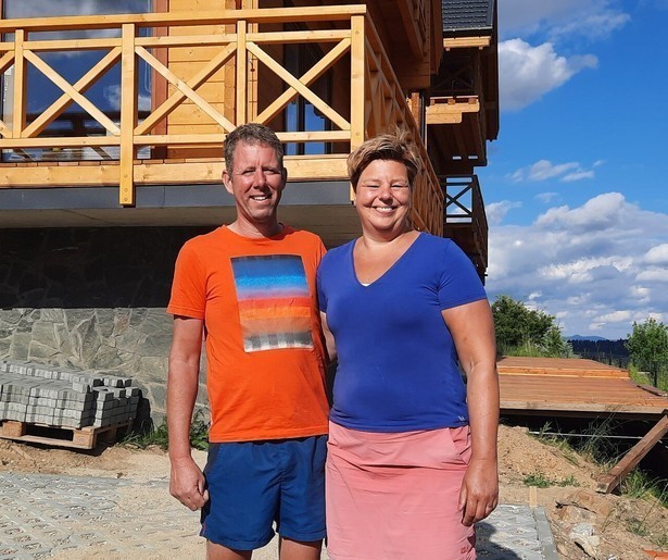 Eke en Goitske staan in Het Roer Om voor een dilemma: blijven ze of gaan ze terug naar Nederland?