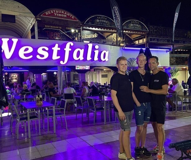 Jesse en Jeremy willen samen met goede vriend Bart een dragqueenbar openen in Het Roer Om