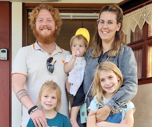 Heimwee gooit roet in het eten bij Jeroen en Daisy in Het Roer Om