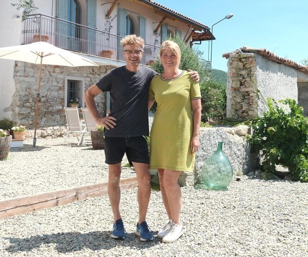 Bas en Ingrid moeten zien te dealen met de Italiaanse bureaucratie in herhaling Het Roer Om