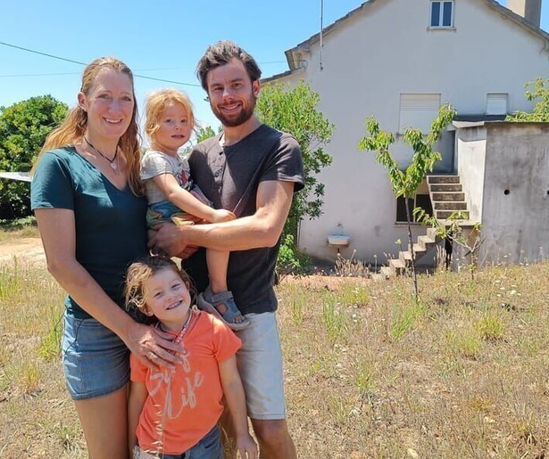 Sander en Sylvia hebben in Het Roer Om een flinke kluif aan hun bouwval in Portugal
