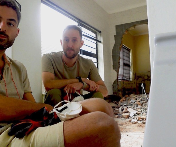 Brian en Alex uit Het Roer Om kochten een pand in Zuid-Afrika zonder het te zien