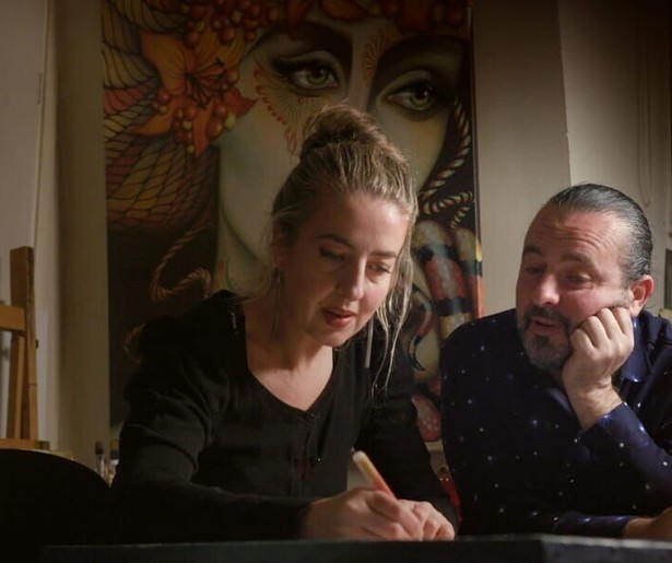 Jade en Scarlet Finch gaan op zoek naar de nalatenschap van hun ouders in documentaire Be the Fool
