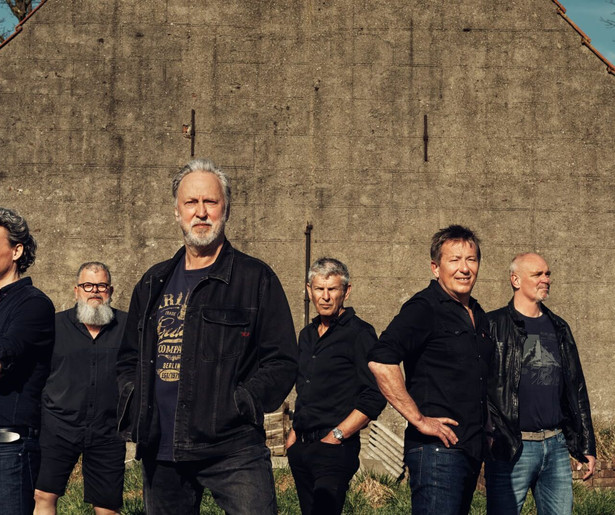 In Het Uur van de Wolf bereid Rowwen Hèze zich voor op een groot thuisoptreden