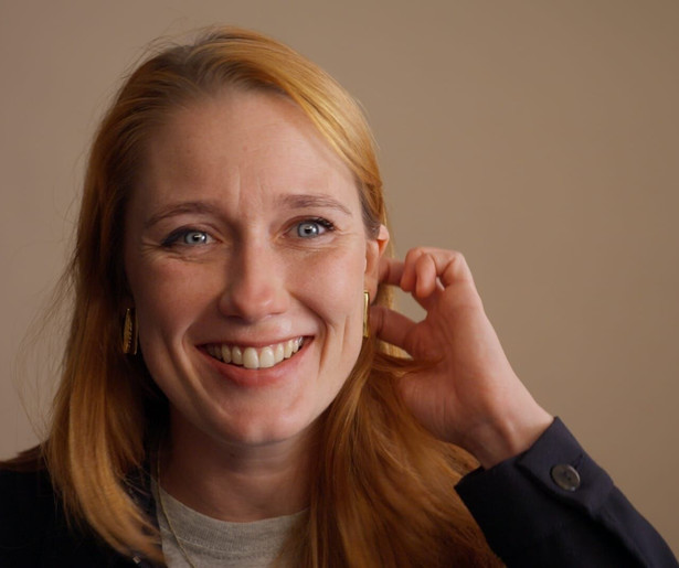 Jip van den Toorn vertelt meer over haar artistieke proces in documentaire Jip van den Toorn - Boekhouder