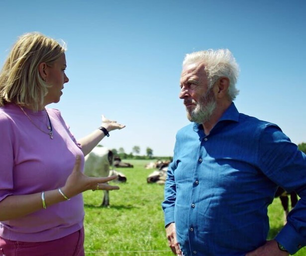 Nynke de Jong en Huub Stapel besteden aandacht aan koeien in Het Vuur van de Friezen