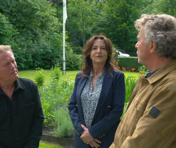 Bert van Leeuwen moet de ruzie tussen broers Arie en Wilco zien te sussen in Het Familiediner