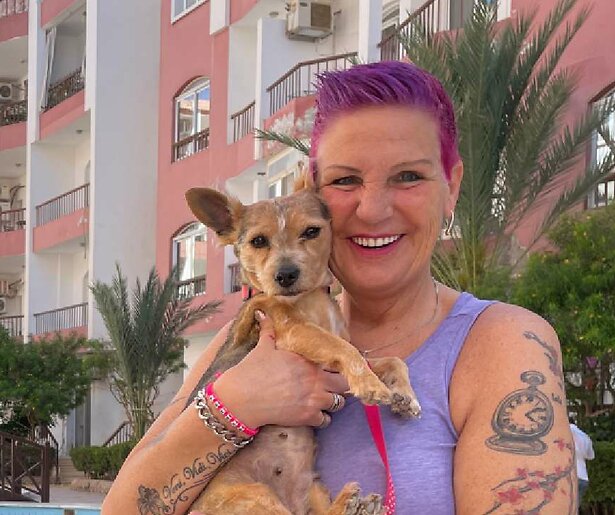 Hoe is het nu met Anneke en haar hond Dana uit Het Roer Om?