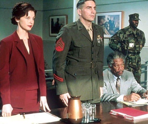 Ashley Judd moet haar man verdedigen in High Crimes