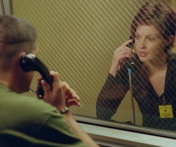 Ashley Judd moet haar man zien te verdedigen in thriller High Crimes