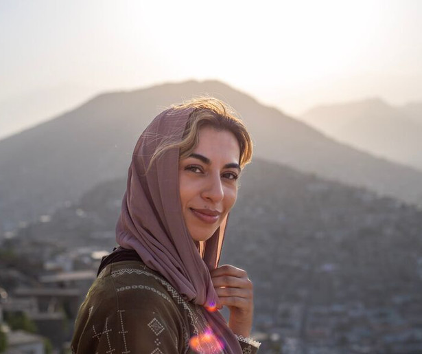 De driedelige documentaireserie Hila voorbij de Taliban met Hila Noorzai van start op NPO 2