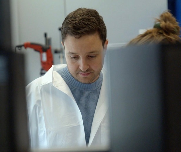 Ajouad El Miloudi duikt in de geschiedenis van cocaïne in Holland Drugsland